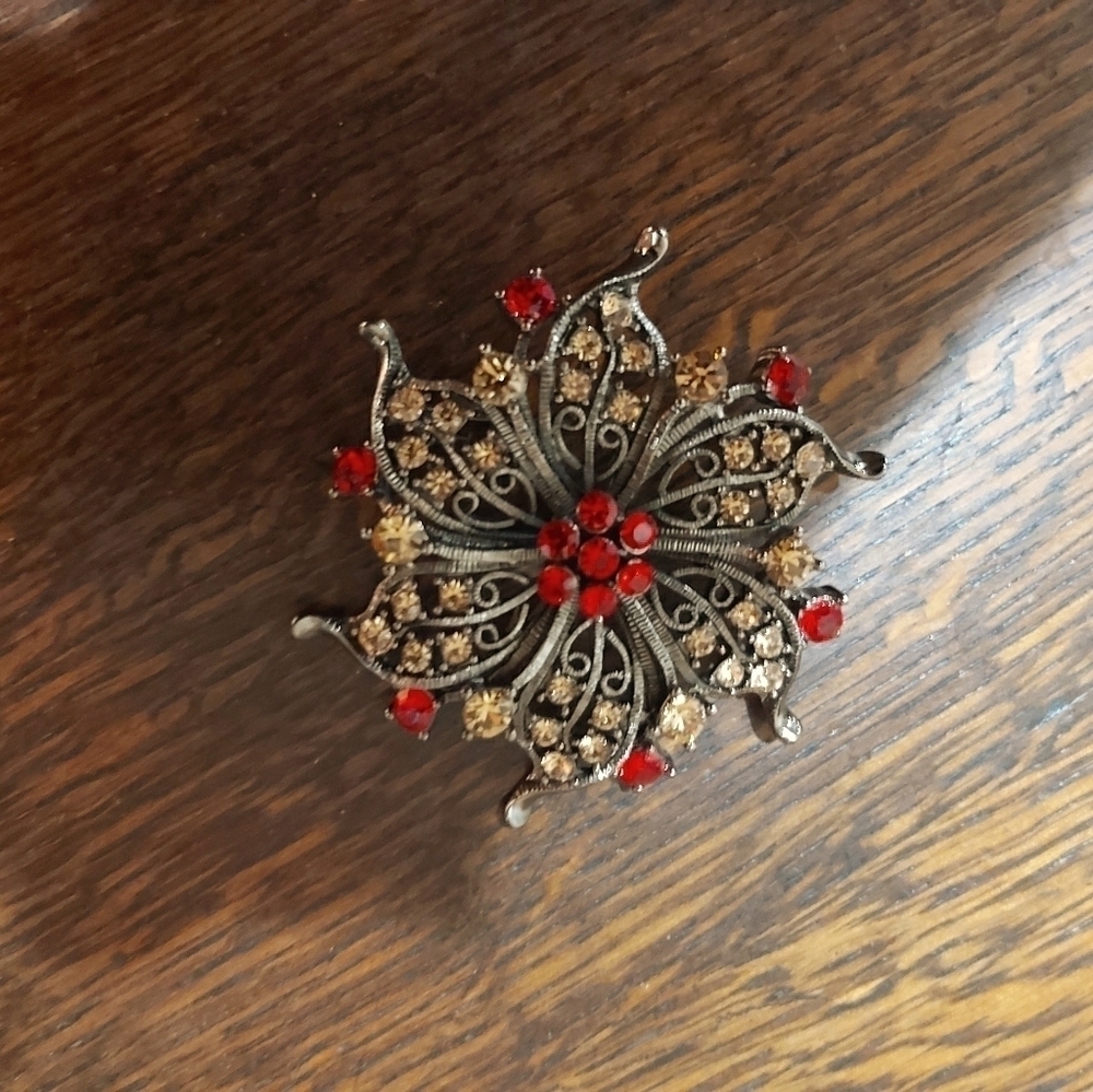 🆕️VINTAGE BROOCH//B1